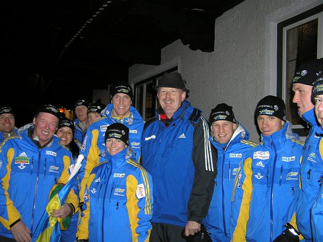 06.jpg - Mit der schwedischen Mannschaft beim Biathlon-Weltcup